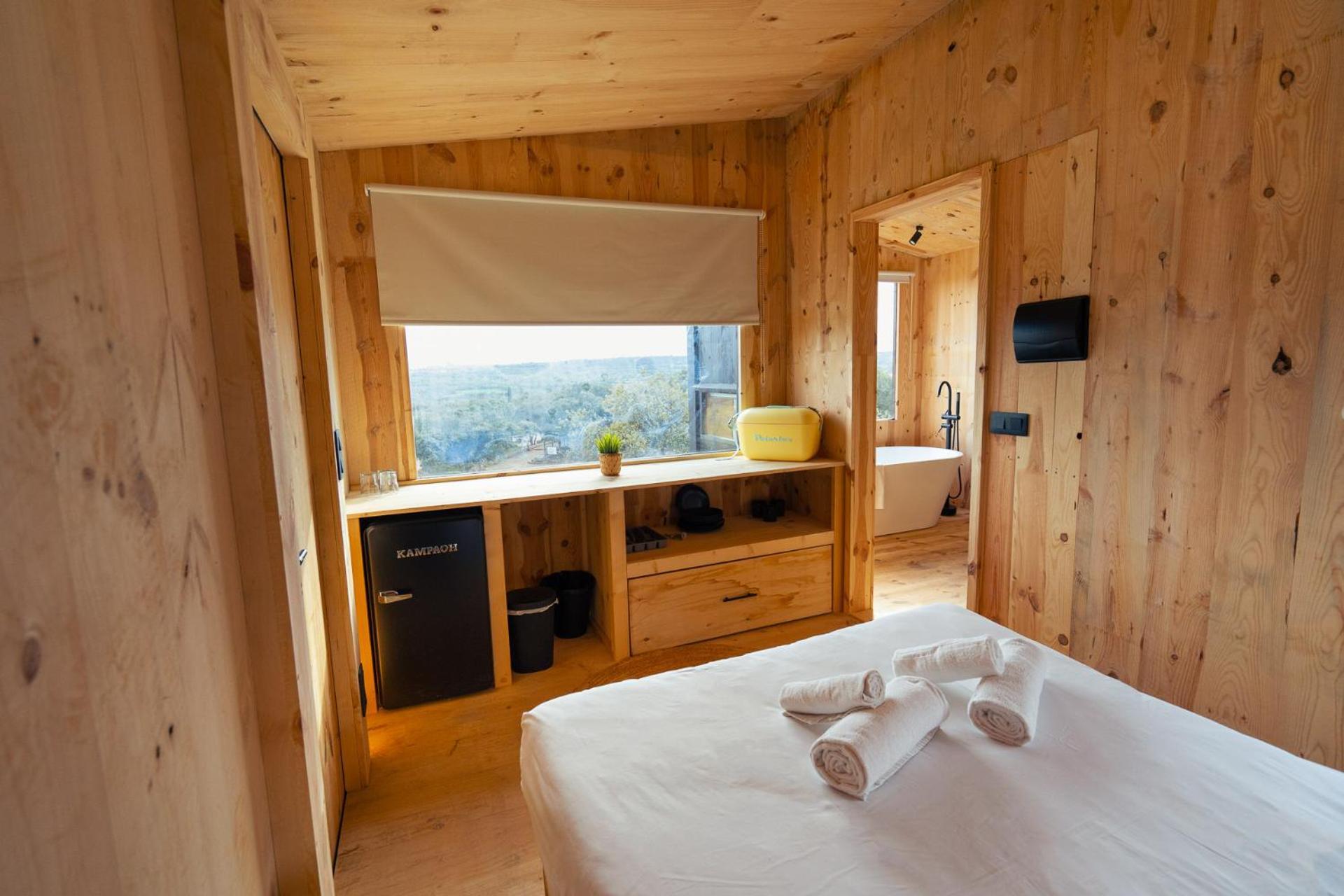 Kampaoh Alquezar Hotel Bagian luar foto